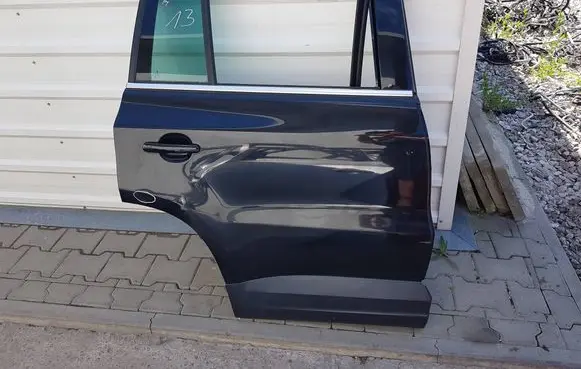Volkswagen Tiguan Rear door 
