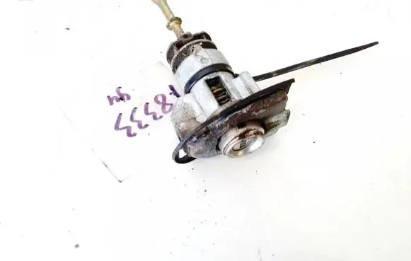 Hyundai Santa Fe Front door lock (next to the handle) gmlh2