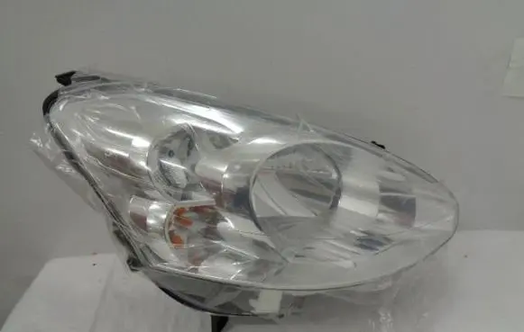 Peugeot Partner Headlight/headlamp 9677202180