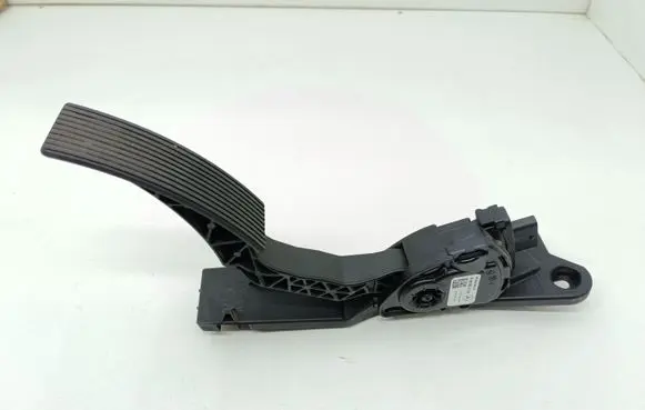 Mercedes-Benz ML W166 Accelerator throttle pedal A1663000304