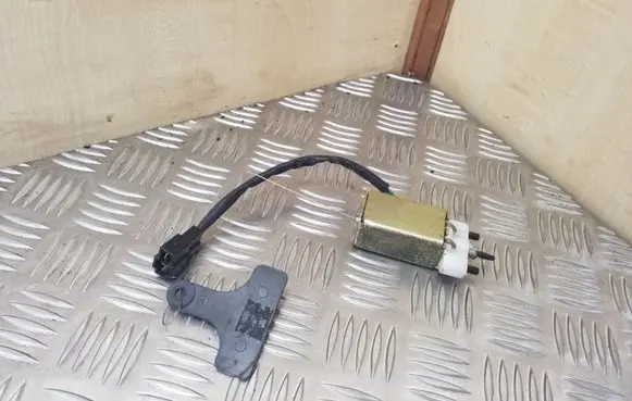 KIA Sorento Fuel tank cap lock 