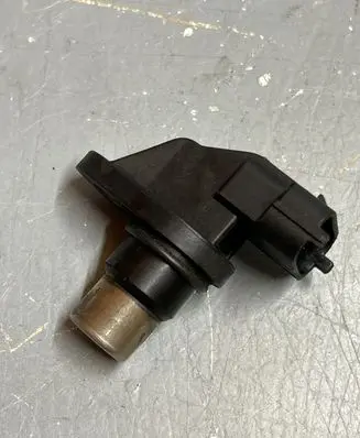 Volvo V70 Camshaft position sensor 8631533 108021