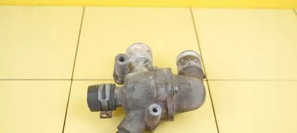 Ford Mondeo MK V Thermostat/thermostat housing DSME8A587CB 2HTR14
