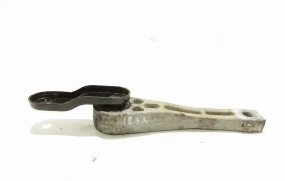 Volkswagen Jetta VI Engine mount bracket