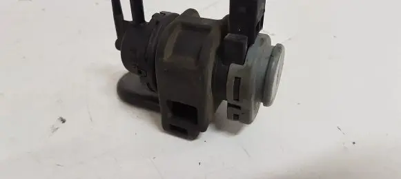 Renault Laguna III Vacuum valve 8200575400