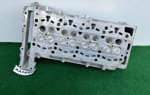 Mercedes-Benz E W213 Engine head R654016