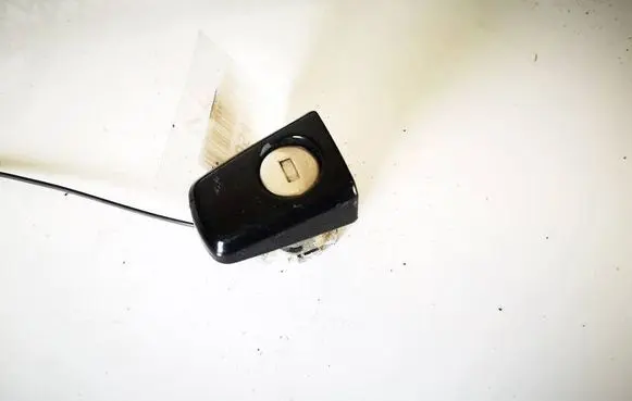 Opel Zafira B Front door lock (next to the handle) 