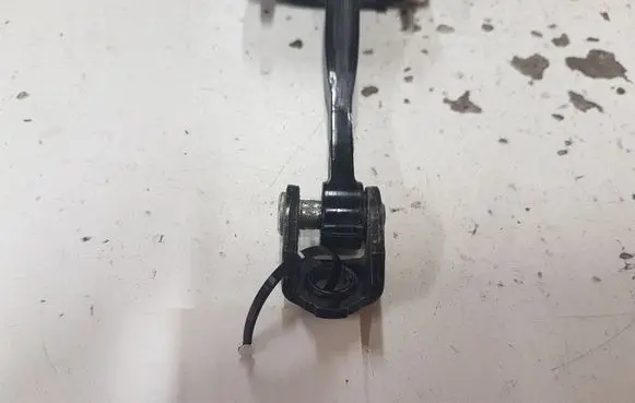 Volvo V40 Front door check strap stopper 31298427