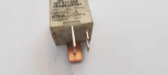 Volkswagen PASSAT B5 Other relay 357911253