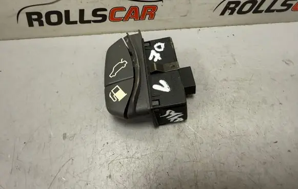 Volvo S70 V70 V70 XC Fuel tank opening switch 9166208 03170001