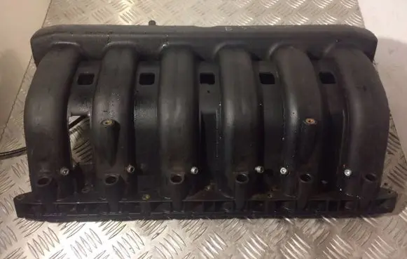 BMW 5 E34 Intake manifold 17352230