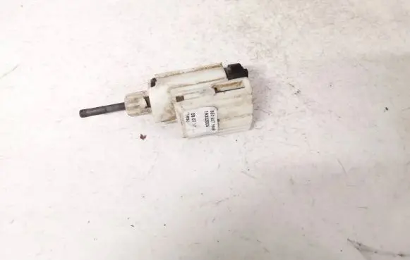 Volkswagen PASSAT B5.5 Brake pedal sensor switch 8E0927189B 19322005