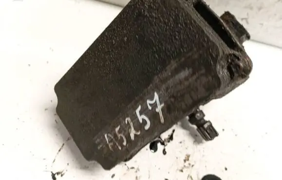 Engine oil radiator