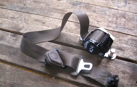 Honda Legend Rear seatbelt
