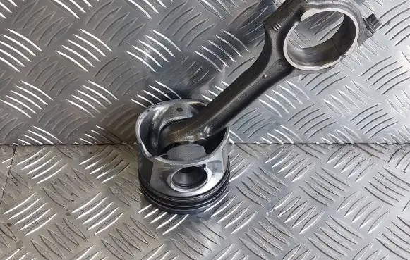 Volvo V60 Piston with connecting rod