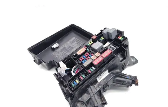 Toyota C-HR I Fuse module 82111F4S90
