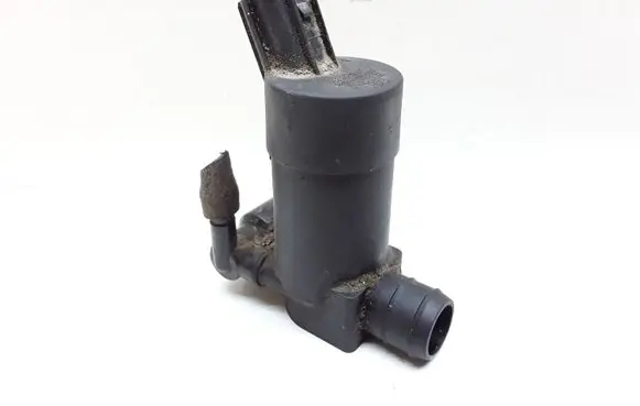 Volvo V70 Windscreen/windshield washer pump