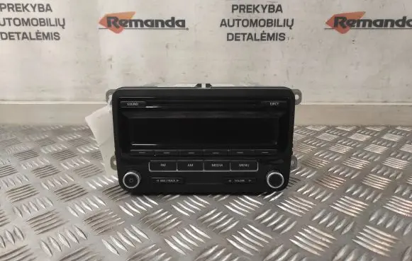 Volkswagen Jetta VI Radio/CD/DVD/GPS head unit 1K0035164D 28352655