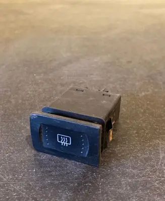 Volkswagen Golf IV Windscreen/window heater switch 1J0959621C