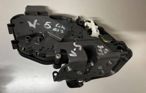 Volvo V70 Front door lock 31253660 A048317 986908105