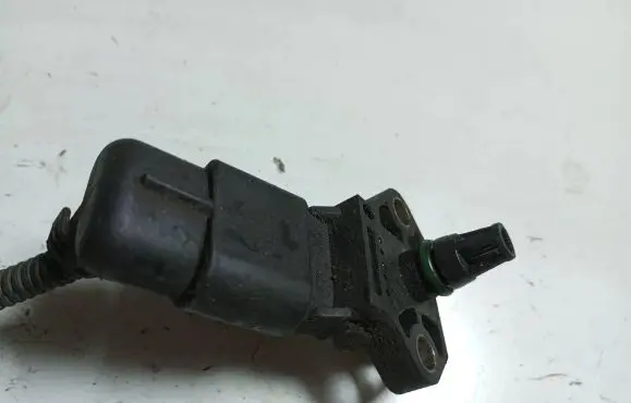 Volkswagen Touran I Air pressure sensor 038906051C