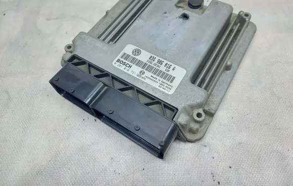 Citroen C4 I Engine control unit/module 03G906016A 0281010731 1039S02834
