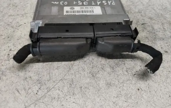 Volkswagen PASSAT B5.5 Engine control unit/module 3B0906018L