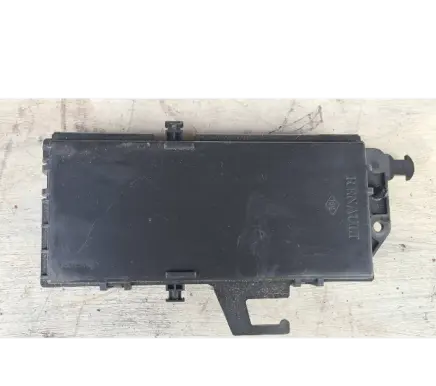 Renault Espace IV Comfort/convenience module 8200427761A 28040328A 0328533730044