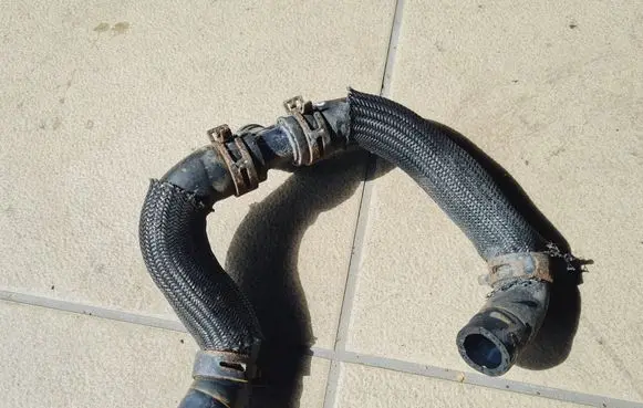 Nissan Leaf I (ZE0) Electric car engine cooling hoses/pipes 
