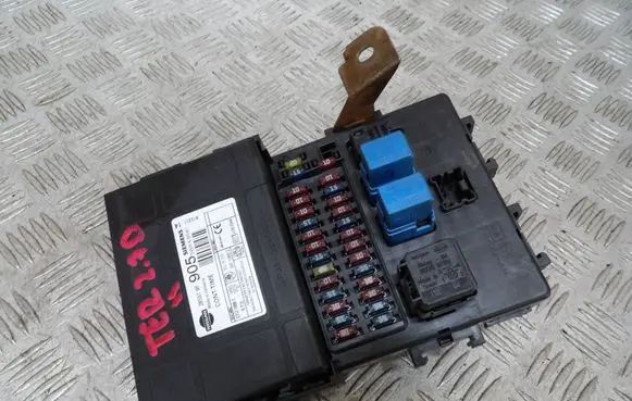 Nissan Terrano Comfort/convenience module 9055WK48540