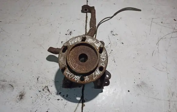 Toyota Land Cruiser (J120) Front wheel hub