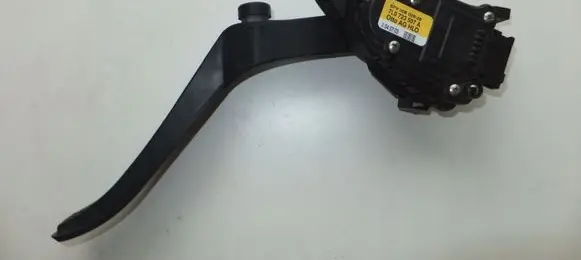 Volkswagen Touareg I Accelerator throttle pedal 7L0723507