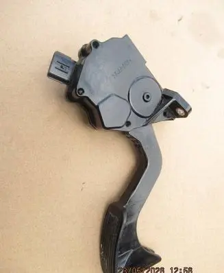 Toyota RAV 4 (XA30) Accelerator throttle pedal 7811042040 1988008942 02S13E00146