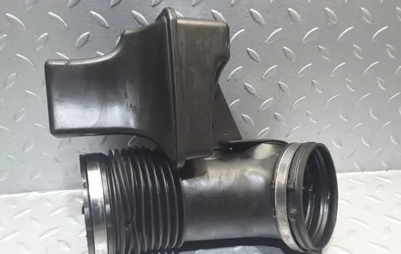 BMW 3 E90 E91 Intercooler pipe mounting bracket 7536004 10991213 13717536004