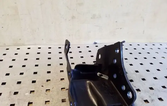 Peugeot 208 Gearbox mounting bracket