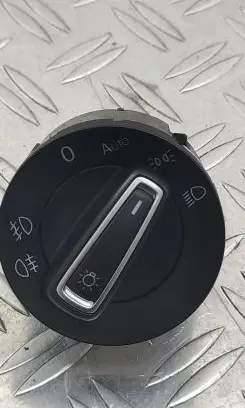 Headlight/headlamp dust cover