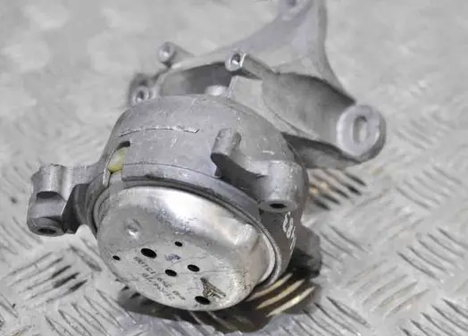 Audi A8 S8 D4 4H Engine mount bracket
