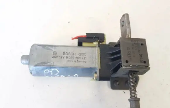 Volvo XC90 Seat adjustment motor 0390203221 905418-102