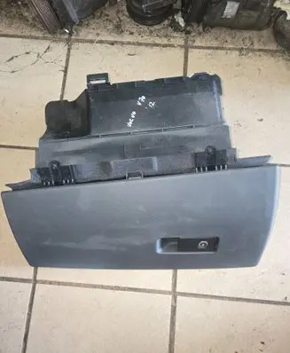 Volvo V70 Glove box 39810153