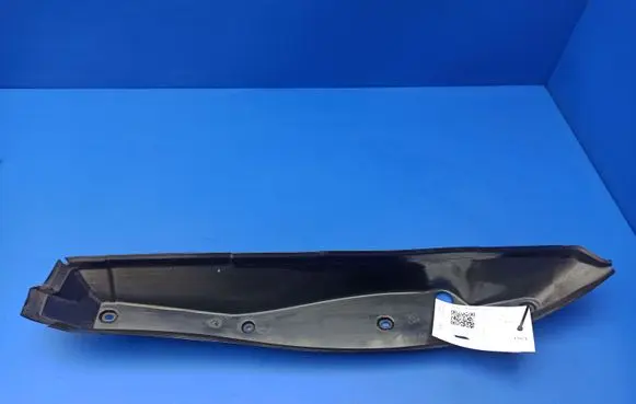Mercedes-Benz C W204 Fender end trim A2048890225