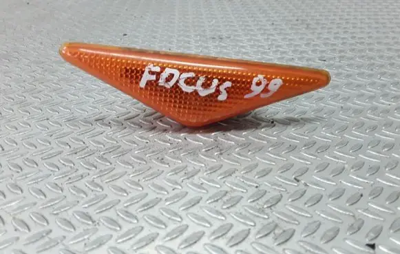 Front fender indicator light