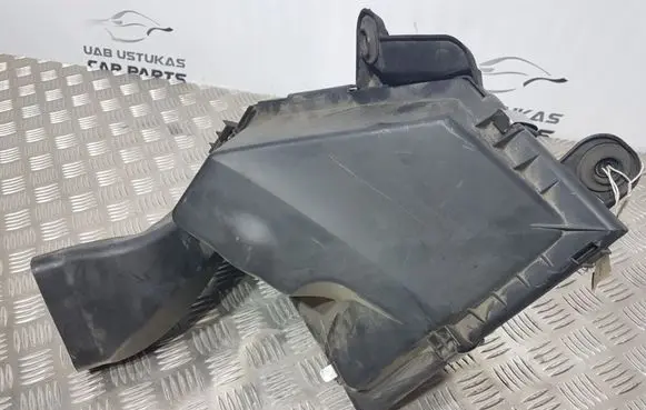 BMW 1 E81 E87 Air filter box 13717797460 1371779746007