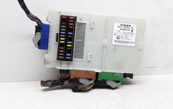Volvo XC70 Fuse module 30765624 7G9T14C256FA 30765624FA