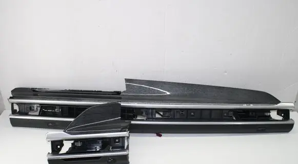 BMW 7 G70 Dashboard glove box trim 