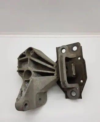 Nissan Qashqai Engine mount bracket 11210JD500