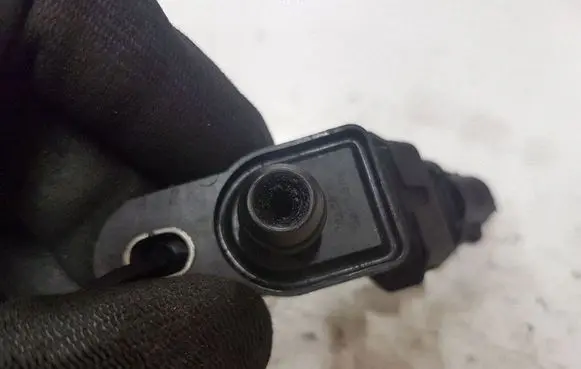 Opel Vectra B Turbo air boost pressure sensor 0281002137
