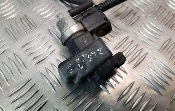 Hyundai Tucson JM Turbo solenoid valve 36611200