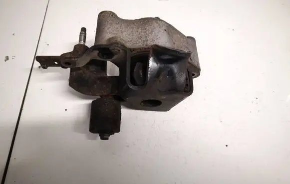 Toyota Prius (XW20) Engine mount bracket