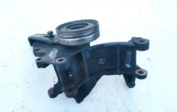Hyundai Lantra II Engine mounting bracket