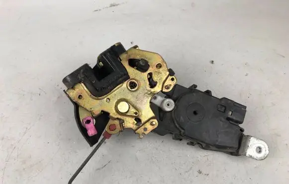 Subaru Outback Rear door lock 61035AE000 61035AE001